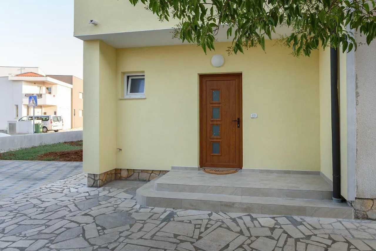 Apartment Perusko Pula
