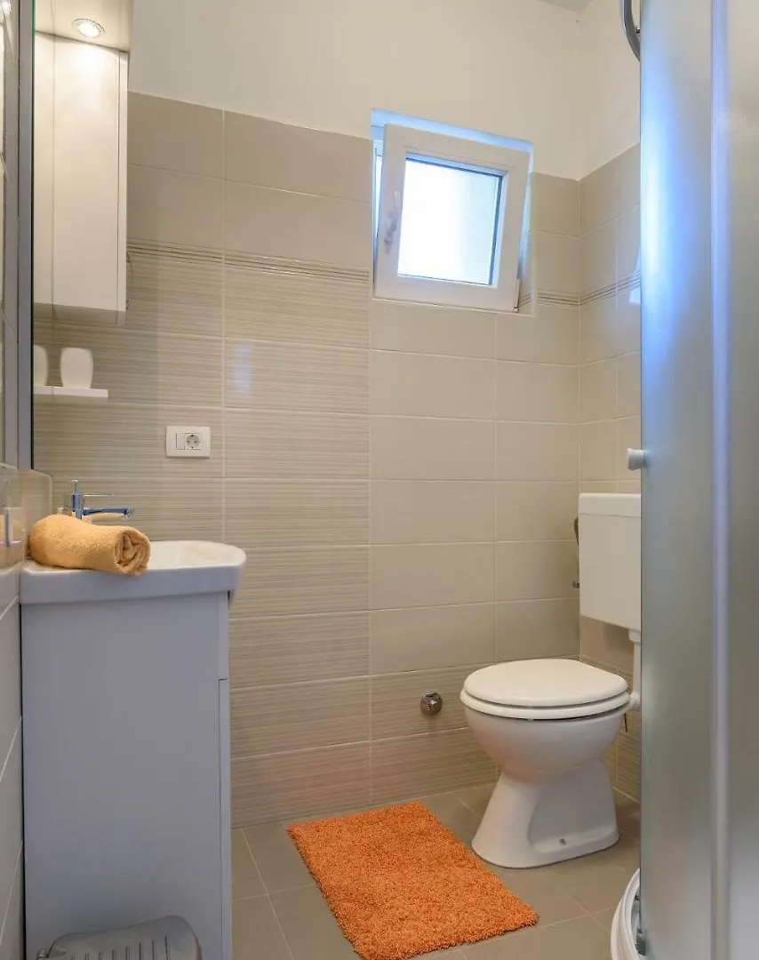 Apartment Perusko Pula