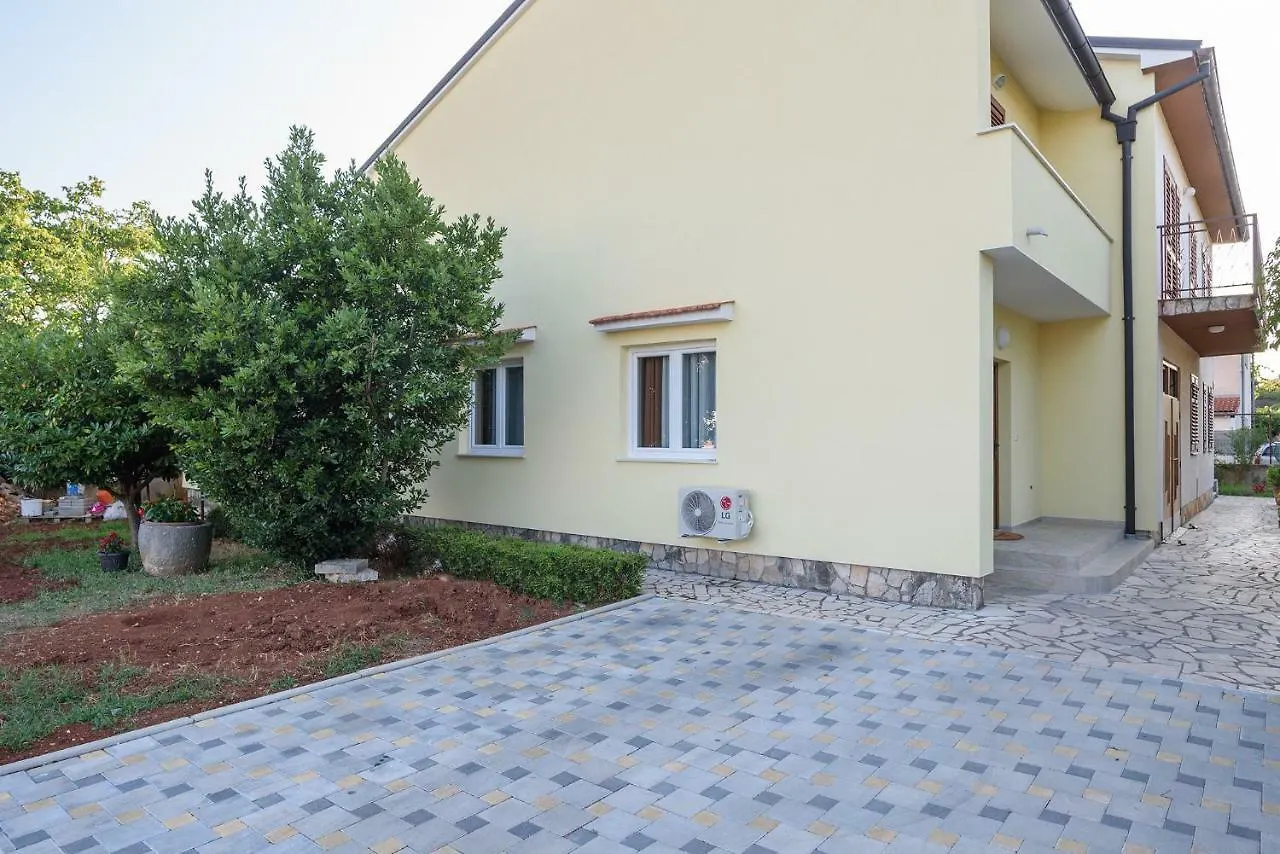 Apartment Perusko Pula 0*,  Croatia